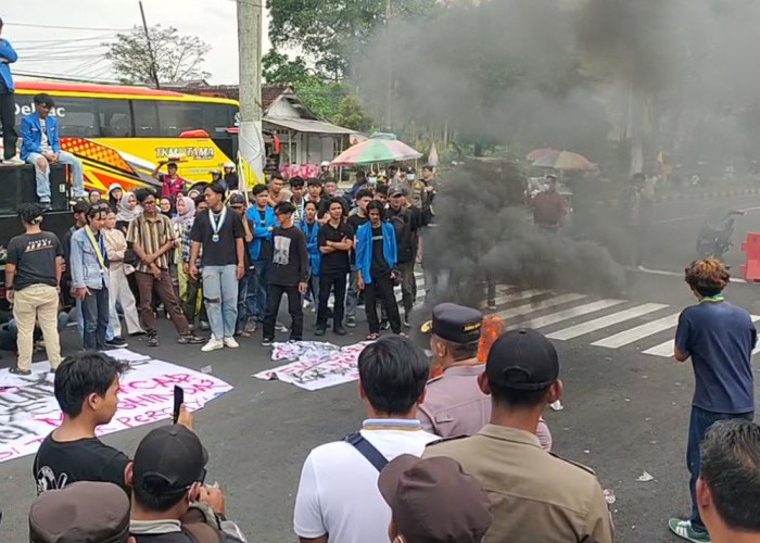 PMII Kritik Satu Tahun Kinerja Wali Kota Tasikmalaya, Viman Tak Hadir: Aksi Saling Dorong Tak Terhindarkan