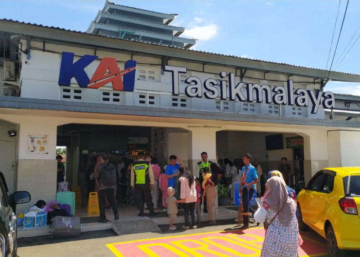 Calon Penumpang di Stasiun KA Tasikmalaya Belum Dapat Penjelasan, Terpaksa Antre Minta Pengembalian Tiket