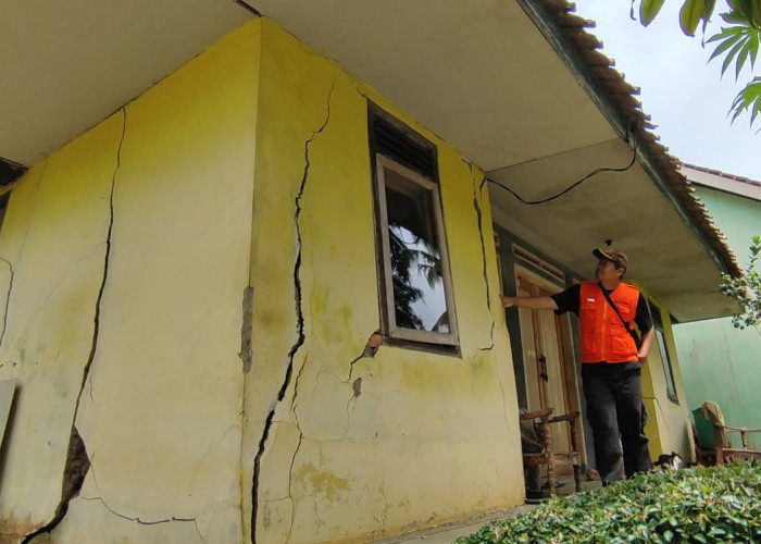 Terdampak Pergerakan Tanah, Puluhan Rumah Warga di Ciamis Rusak, Ratusan Warga Terpaksa Diungsikan
