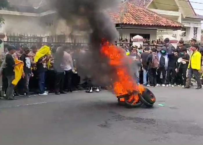 Mahasiswa Sebut UU TNI Pengkhianatan Demokrasi dan Hak Sipil, Gelar Unjuk Rasa Minta UU TNI Segera Dicabut