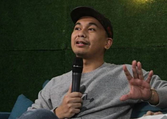 Kenapa Harus Cash? Alasan Raditya Dika Menghindari Debit dan Utang Demi Kebebasan Finansial