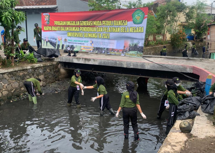 Edukasi Peduli Lingkungan, BRIGIF 13/Galuh Rahayu Ajak Ribuan Mahasiswa Peserta PBN Unsil Beberesih Sungai