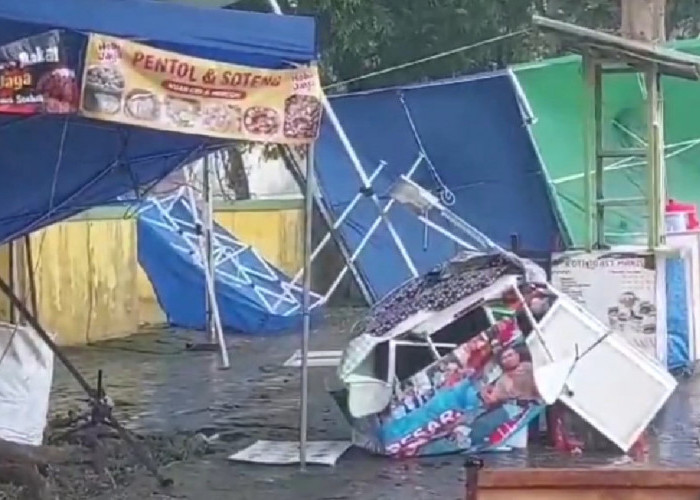 Diterjang Angin Kencang, Tenda UMKM Pasar Malam di Kota Banjar Rusak, Ada Korban?