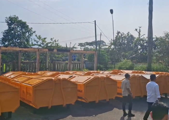 Anggaran Mobdin Rp 3,6 Dialihkan Untuk Penanganan Sampah, 18 Kontainer Datang, Disebar ke TPS Legal dan Ilegal