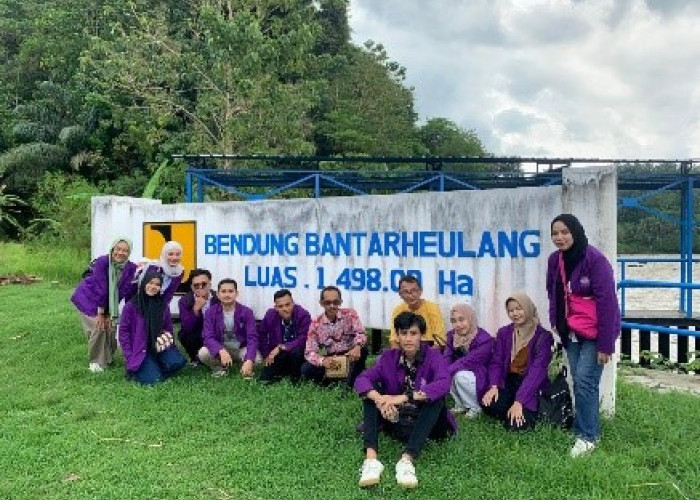Mahasiswa Unigal Praktikum Lapangan di Desa Bangunharja, Cisaga, Kab. Ciamis. Punya Potensi UMKM dan Destinasi