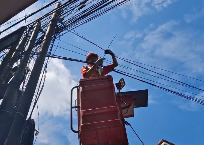 Dinas PUTR Kota Tasikmalaya dan Provider Rapikan Kabel Semrawut, Bakal Dilakukan Rutin Setiap Hari Rabu