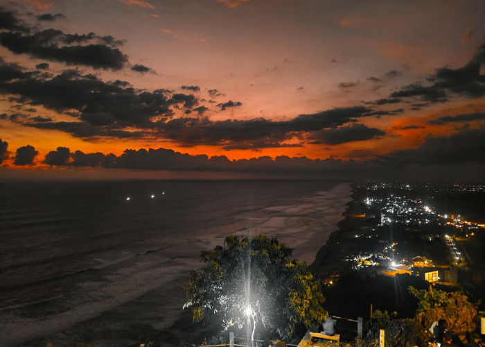 Menikmati Senja dari Ketinggian, Bukit Shoka Suguhkan Panorama Parangtritis yang Berbeda dari Atas Bukit