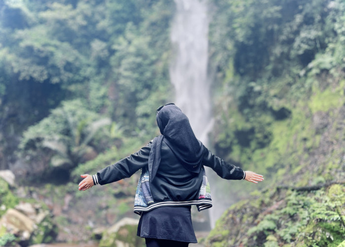 Intip Keindahan Curug Badak Batu Hanoman, Surga Tersembunyi di Kaki Gunung Sawal