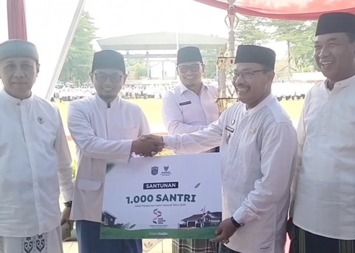 Baznas Kota Banjar Salurkan Uang Kadeudeuh Bagi 1.180 Santri, Terima 200 Ribu Rupiah Per Orang