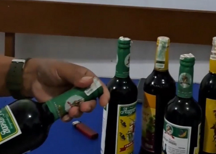 Satpol PP Kota Tasikmalaya Razia Warung Penjual Miras, 127 Botol Berbagai Merk Berhasil Diamankan Petugas