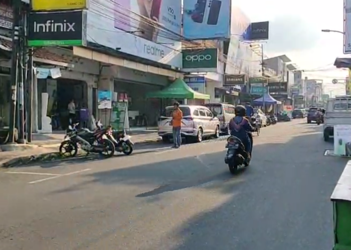 Catat! Petugas Parkir Resmi Dibekali Seragam dan Punya SOP, Jukir Resmi Berikan Karcis sebagai SOP Pelayanan