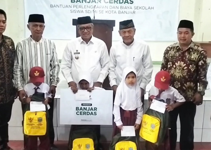 Ratusan Pelajar Terima Perlengkapan Sekolah, Bentuk Kepedulian Baznas Kota Banjar Pada Dunia Pendidikan 