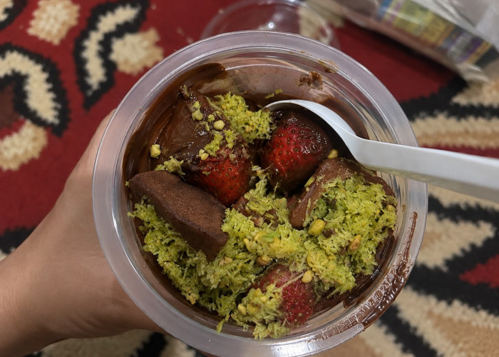 Perpaduan Tiga Rasa, Strawberry Pistachio Coklat Jadi Menu Menarik di Berry Bliss JB Lanud Tasikmalaya