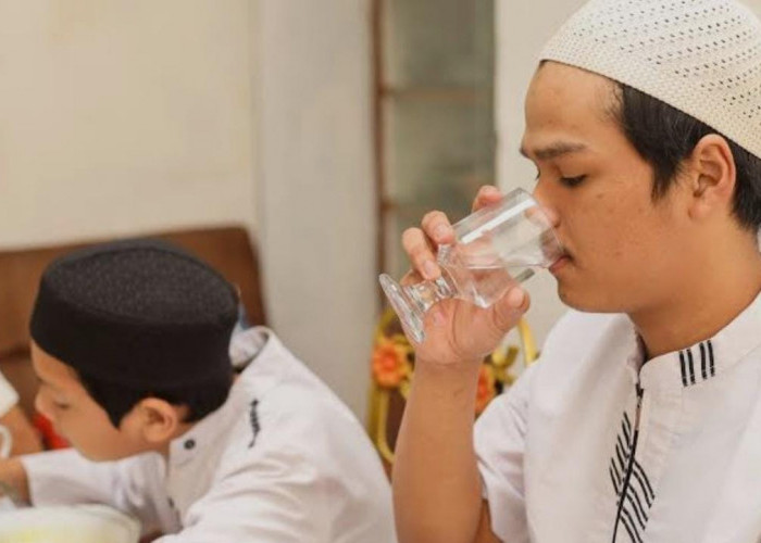 Puasa Tanpa Khawatir Dehidrasi: Berapa Air Putih yang Perlu Dikonsumsi