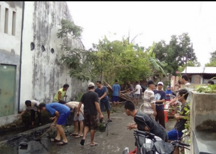 Musim Hujan Kembali Tiba, Kebiasaan Warga Menjaga Saluran Air Perlu Diperhatikan
