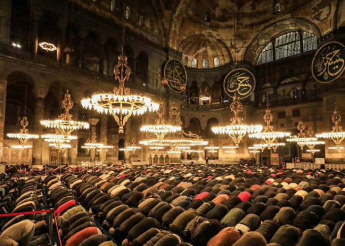 Tarawihmu Sudah Benar? Ini Penjelasan Ustaz Adi Hidayat yang Jarang Disadari