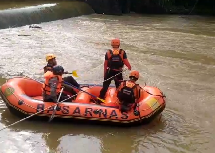 Pencarian Pemuda Hanyut di Sungai Cikidang Dilanjutkan, Pencarian Sempat Dihentikan Akibat Cuaca Buruk