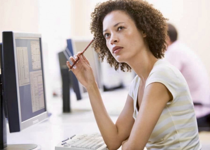 Amnesia Historis: Kenapa Generasi Sekarang Tahu Banyak, Tapi Kurang Paham?