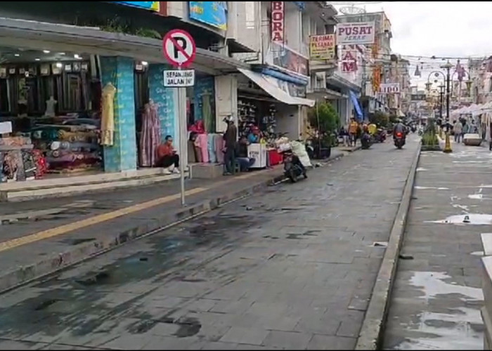 Dikomplain Karena Rusak, Batu Andesit di Areal Pedestrian Cihideung Bakal Diperbaiki Pekan Depan 