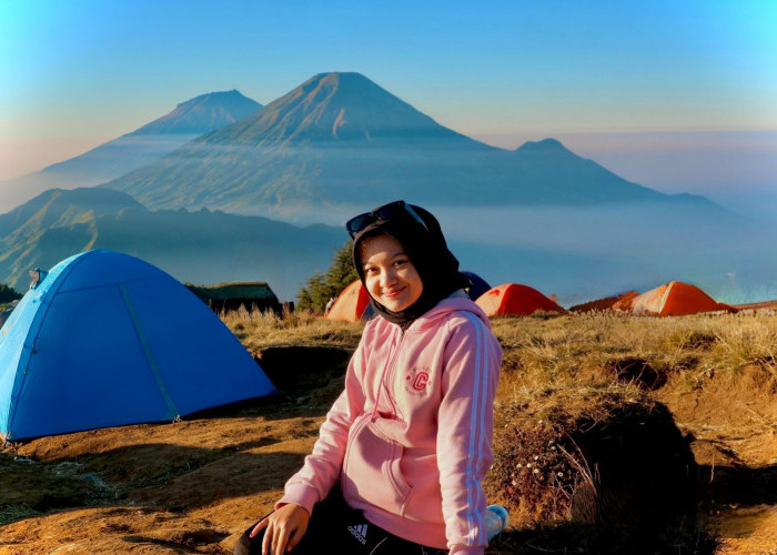 Bukan Cuma Sunset yang Indah dan Spot Foto “Logo Aqua”! Ini Alasan Pendaki Pemula Wajib Muncak ke Gunung Prau