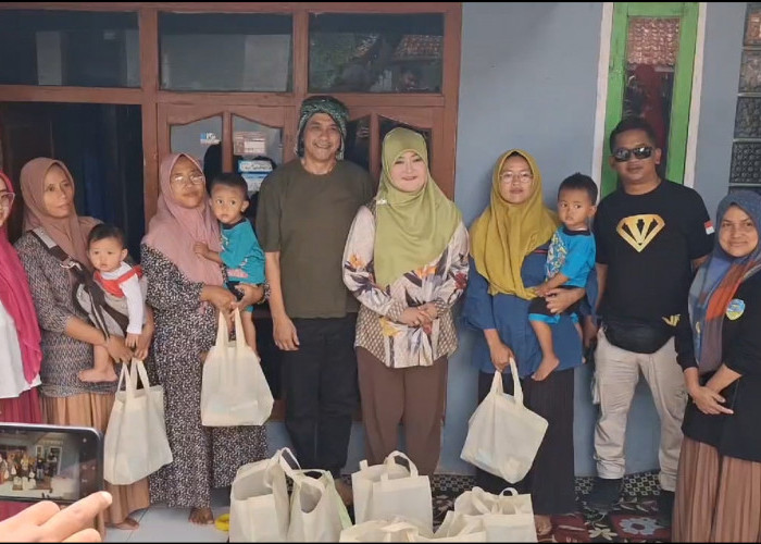 Calon Wakil Wali Kota Tasik Diky Chandra dan Istri Blusukan Bagikan Bantuan Stunting 