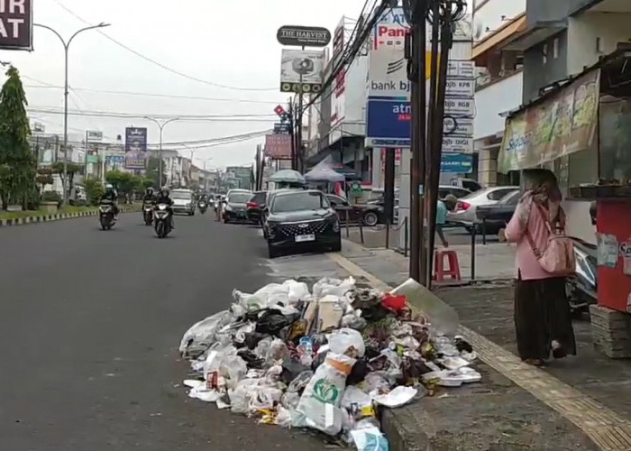 Jorok! Sampah Menumpuk Di Pusat Kota Tasik, Sampah Menumpuk Sejak Hari Libur