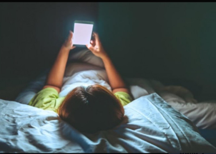 Scroll Media Sosial Sebelum Tidur, Kebiasaan Kecil yang Sulit Ditinggalkan