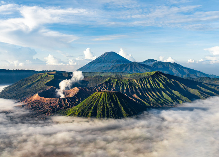 Waktu Libur Kamu Sebentar, Tapi Ingin Mendaki ? 5 Rekomendasi Gunung Di Jawa Barat Untuk Tektok