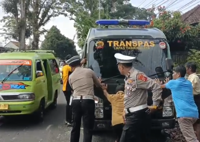 Hilang Kendali, Mobil Lapas Tasikmalaya Terguling, 15 Narapidana dan 1 Petugas Selamat