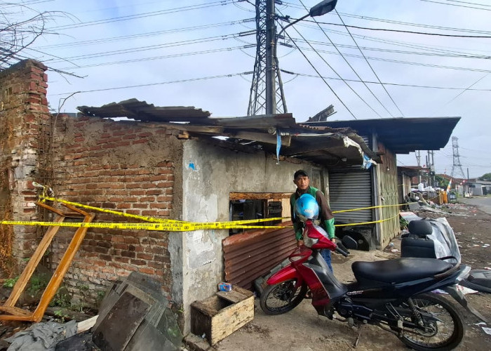 Kebakaran Gudang Rongsok Samping Gardu PLN Hanguskan 3 Kendaraan, Kerugian Ditaksir Capai Ratusan Juta
