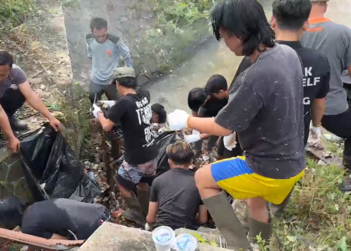 Pengabdian Pada Masyarakat Bersihkan Sungai Cikunten, Picu Semangat Warga dan Mahasiswa Cinta Lingkungan