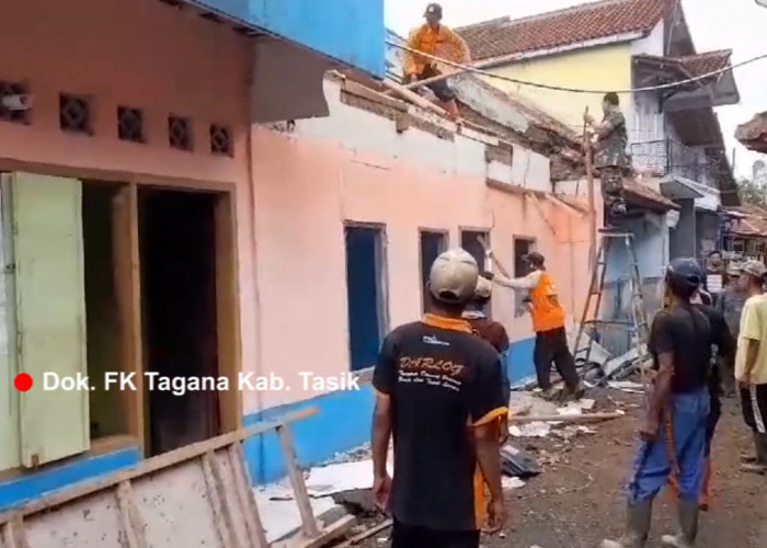 Diterjang Hujan Deras, Satu Rumah Warga Di Sukarame Kab. Tasikmalaya Ambruk