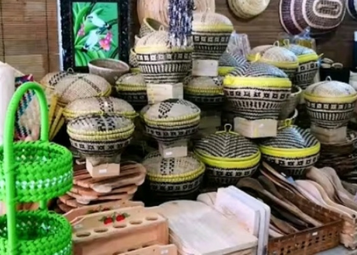 Dari Pandan dan Mendong, Anyaman Rajapolah Tasikmalaya Jadi Produk Bernilai Ekonomi