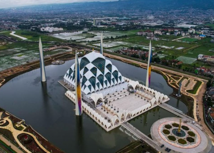 14 Fakta Luar Biasa tentang Masjid Al-Jabbar yang Akan Membuat Anda Tercengang!