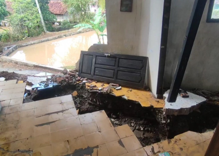 Belasan Rumah Diterjang Banjir Bandang, Satu Rusak Parah,Kerugian Material Capai Puluhan Juta Rupiah 