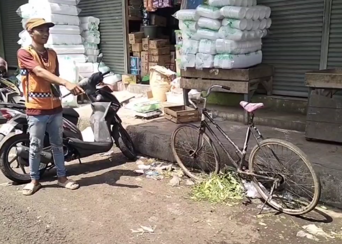 Dua Maling Sepeda Motor di Pasar Banjar Babak Belur Diamuk Massa, Aksi Pelaku Terekam Kamera Warga