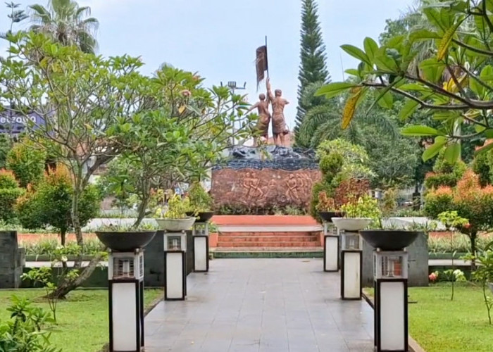 Alun-Alun Kota Tasikmalaya Sepi Meski Di Hari Libur Panjang, Malam Hari Malah Banyak Dipakai Orang Berpacaran