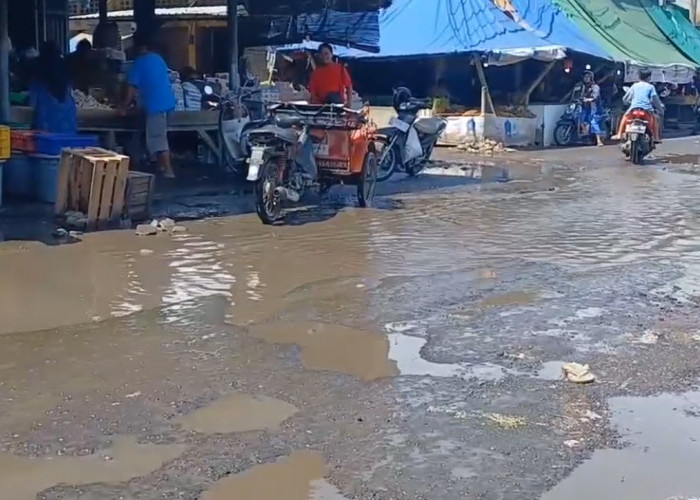 Puluhan Tahun Tak Diperbaiki, Pasar Cikurubuk Kumuh Dan Becek, Rencana Perbaikan Tak Kunjung Ada Kejelasan