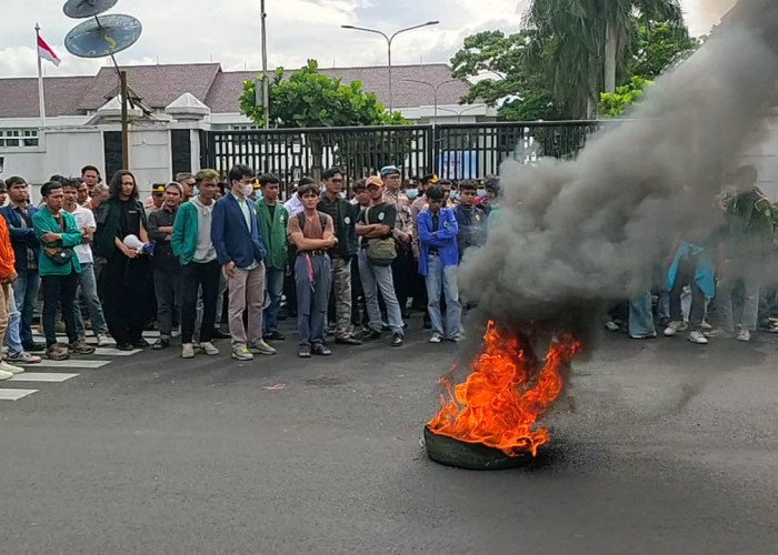 Aliansi BEM Soroti Satu Tahun Kepemimpinan Viman-Diky, Aksi Memanas Saat Massa Aksi Tak Ditemui Wali Kota