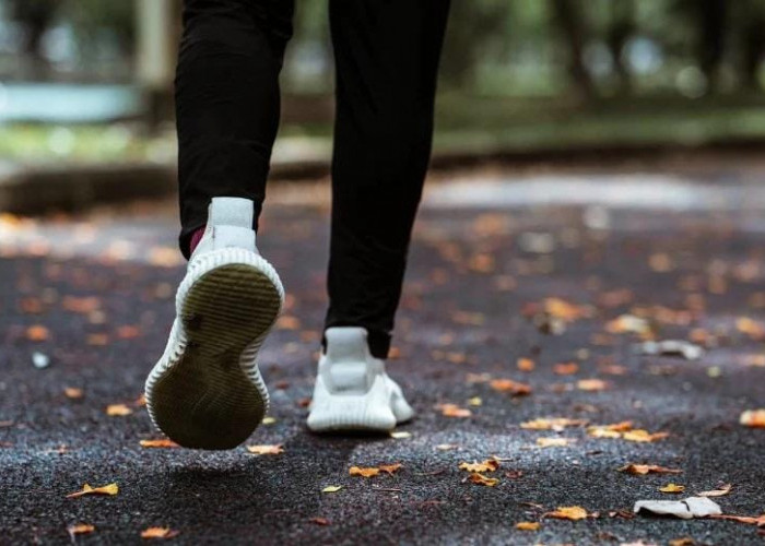 Jalan Kaki atau Lari? Dokter Ungkap Cara Aman Turunkan Berat Badan Tanpa Cedera Lutut