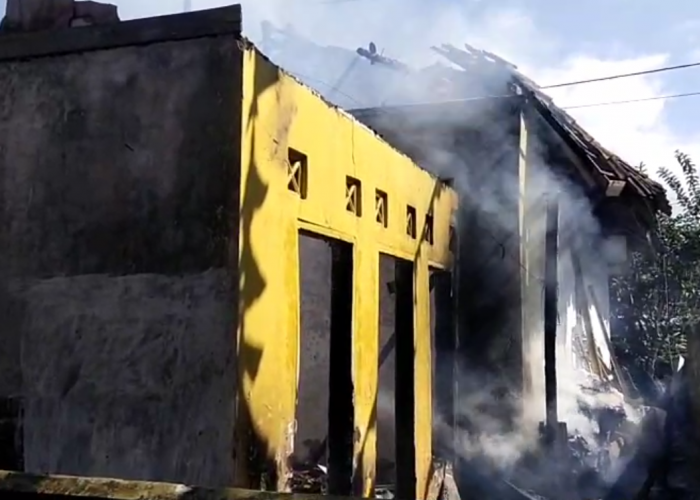 Tiga Rumah Hangus Terbakar Diduga Akibat Tungku Api, Petugas Lakukan Investigasi Data Jumlah Kerugian 