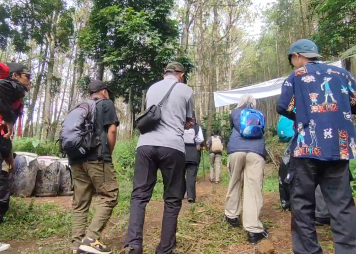 Pegiat Lingkungan Beberesih Jalur Pendakian Cisayong–Talaga Bodas, Pengelola Siapkan Strategi Pascapenutupan