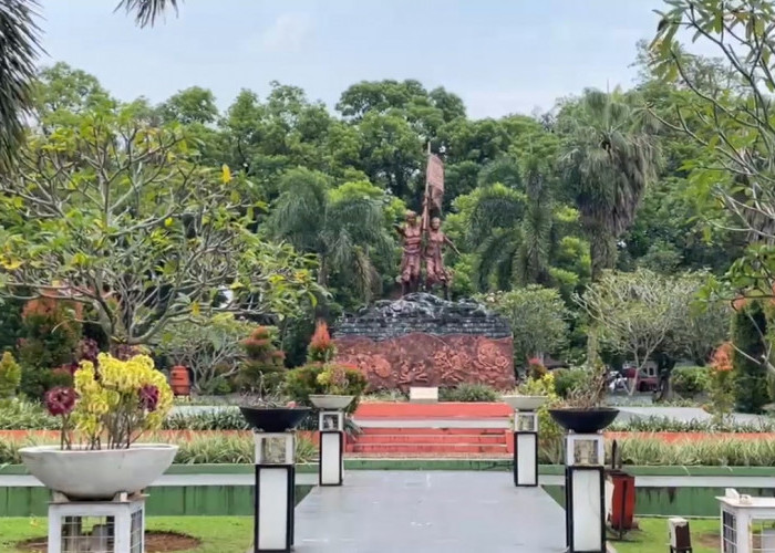 Tugu Alun-Alun Kota Tasikmalaya Jadi Daya Tarik Pengunjung, Mak Eroh dan Abdul Rozak Tokoh Penting Tasikmalaya