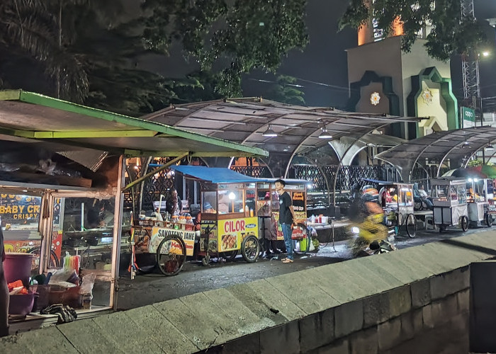 Alun-Alun Ciawi Ramai Sore Hari, Jajanan Ada, Pojok Baca Juga Tersedia