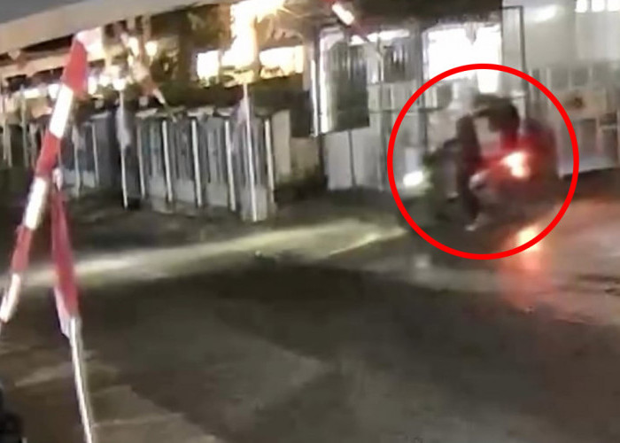 Aksi Pencurian Motor di Tasikmalaya Terekam CCTV, Apesnya Motor Hasil Curian Malah Kena Curi Lagi