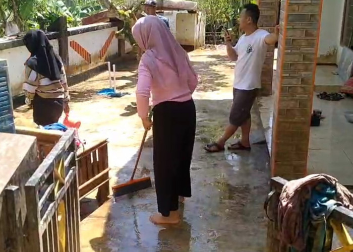 Dipicu Banjir Bandang, Longsor Terjang 6 Rumah di Kadipaten, Seorang Warga Terseret Material Lumpur 