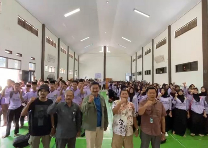 Siswa Diajak Lebih Peduli Lingkungan Melalui Tadabur Alam, Tanam Puluhan Bibit Jati dan Mahoni 