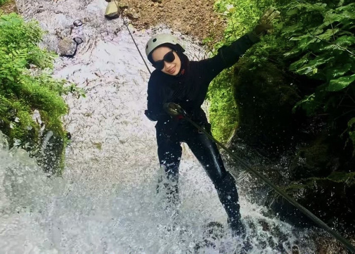 Bukan Sekadar Nongkrong, Canyoneering Jadi Cara Gen-Z Uji Adrenalin di Tengah Alam