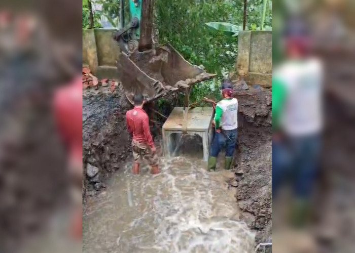 Terdampak Proyek Drainase, Pipa Utama Perumda Tirta Sukapura Pecah, Normalisasi Diprediksi Lima HarI