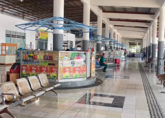 Sampah di Kalektoran Sampai ke Sungai Mulai Dibersihkan, Dinas LH Sebut Armada Sampah Sempat Diservis 